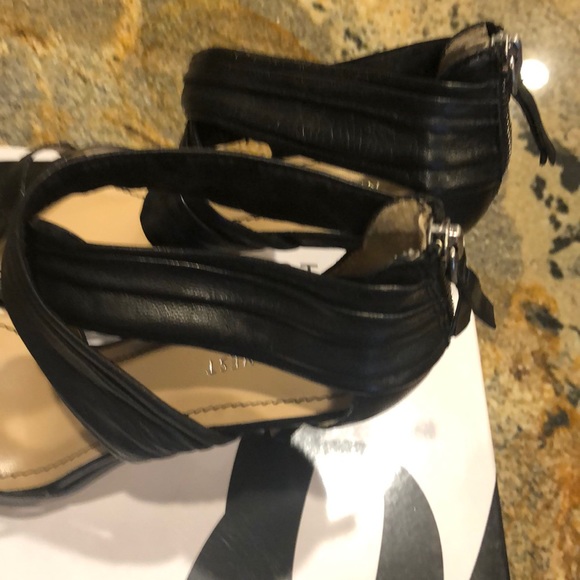 EUC LIKE NEW NINE WEST NWERLINA BLACK LEATHER STRAPPY HEELS IN BOX - Picture 8 of 15